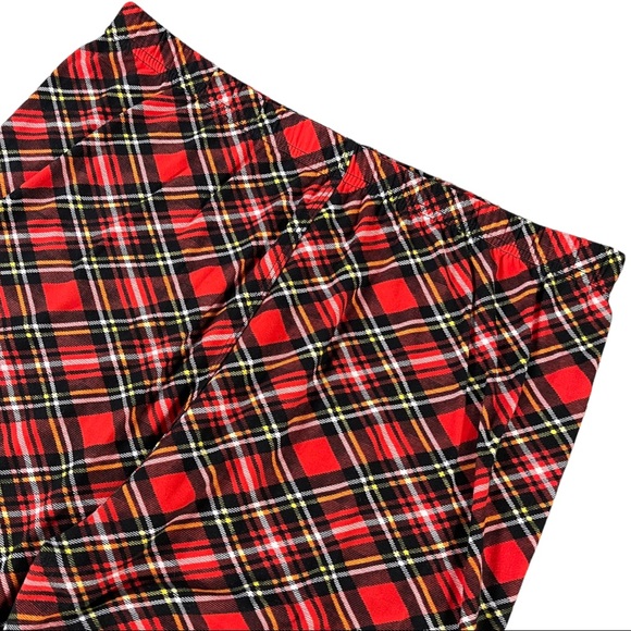 Plus size red, black, white, & yellow soft plaid Christmas colored leggings EUC - Picture 2 of 11